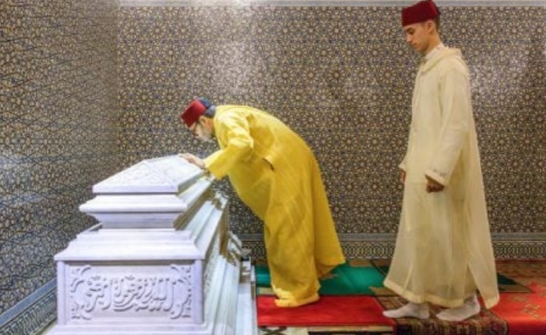 أمير المؤمنين يترأس حفلا دينيا إحياء للذكرى السادسة والعشرين لوفاة جلالة المغفور له الملك الحسن الثاني 2 Screenshot 20241013 193828