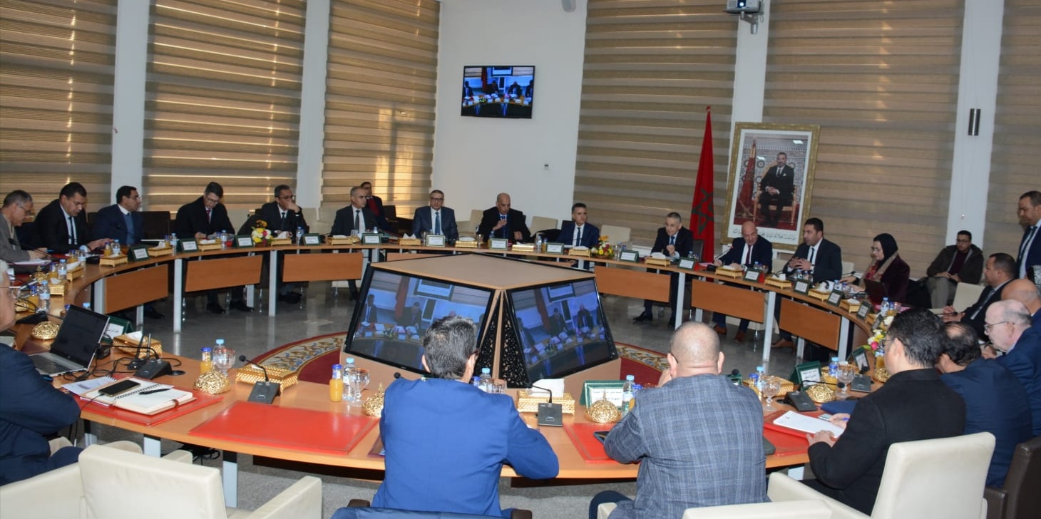 وجدة... اجتماع حول إشكالية البنايات الآيلة للسقوط لحماية سلامة المواطنين 2 IMG 20250120 212237