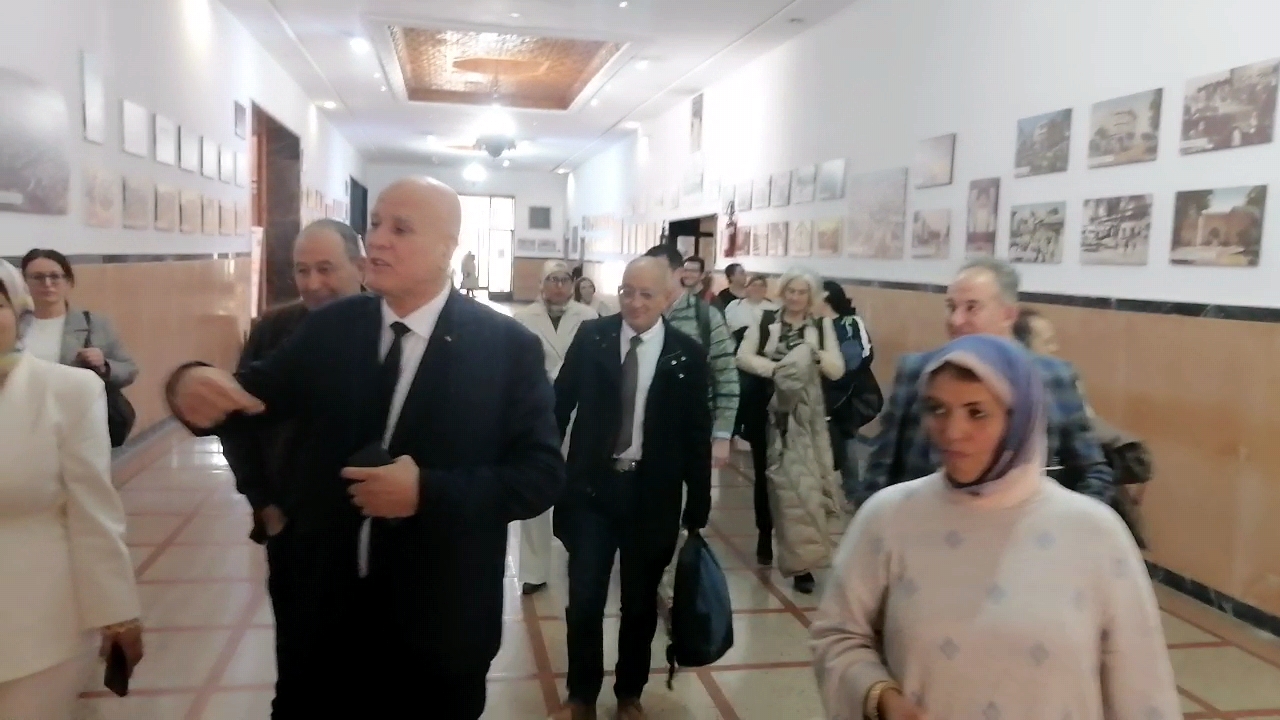 رئيس جماعة وجدة يستقبل وفدًا من بلديات جهة كتالونيا الإسبانية لتعزيز التعاون والتنمية المستدامة 7 Videoframe 20250122 020539 com.huawei.himovie.overseas