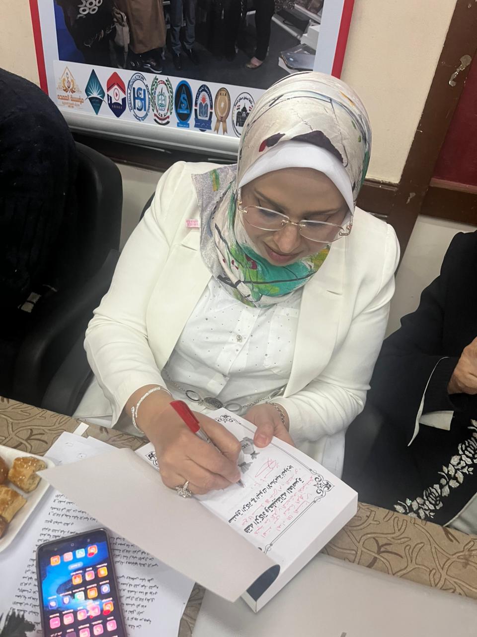 تكريم الدكتورة دنيا تامري كضيفة شرف في المعرض الدولي للكتاب بالقاهرة.. إسهامات علمية بارزة في الفقه والاقتصاد الإسلامي 12 IMG 20250217 WA0105 1