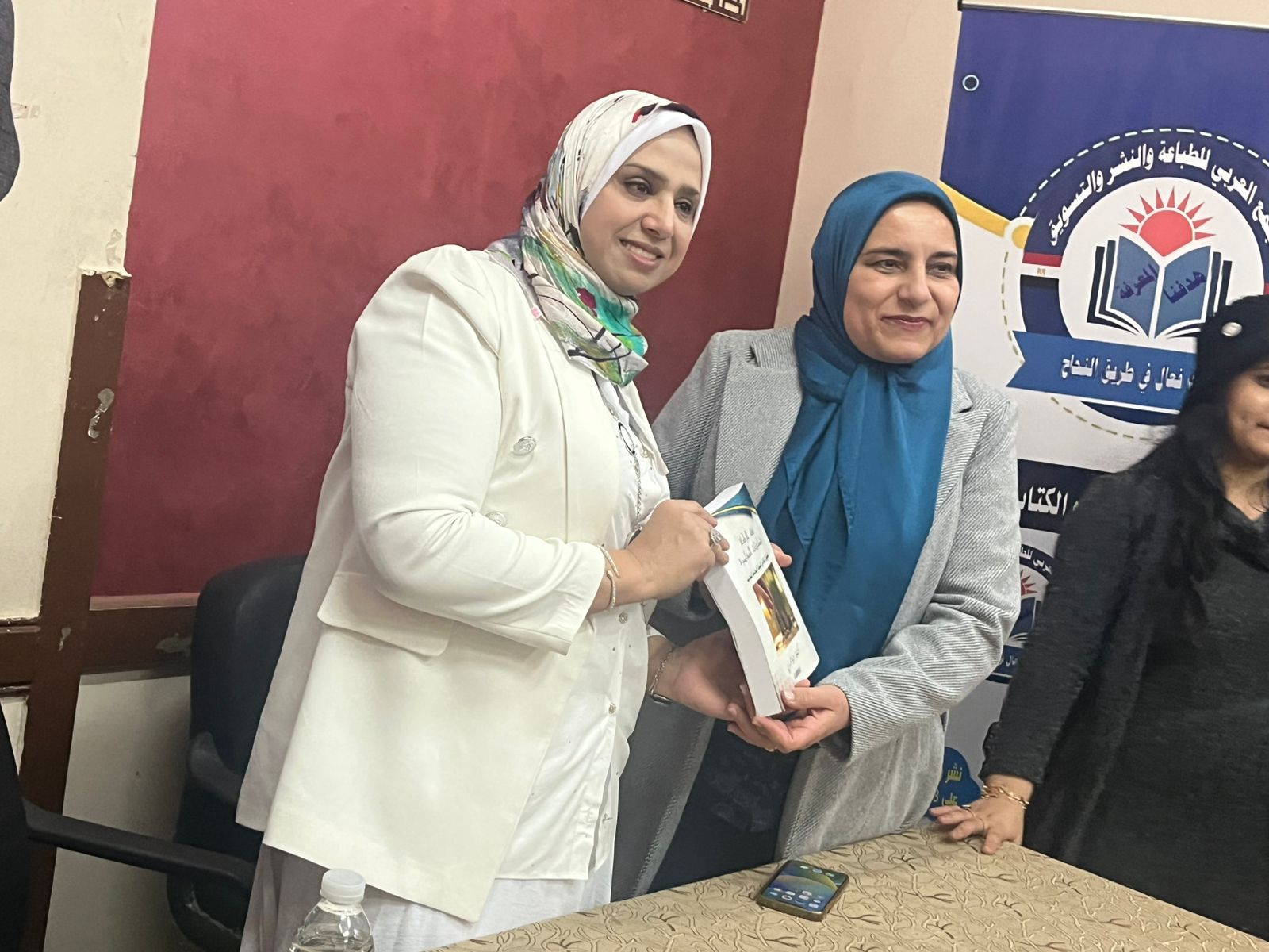 تكريم الدكتورة دنيا تامري كضيفة شرف في المعرض الدولي للكتاب بالقاهرة.. إسهامات علمية بارزة في الفقه والاقتصاد الإسلامي 19 IMG 20250217 WA0166