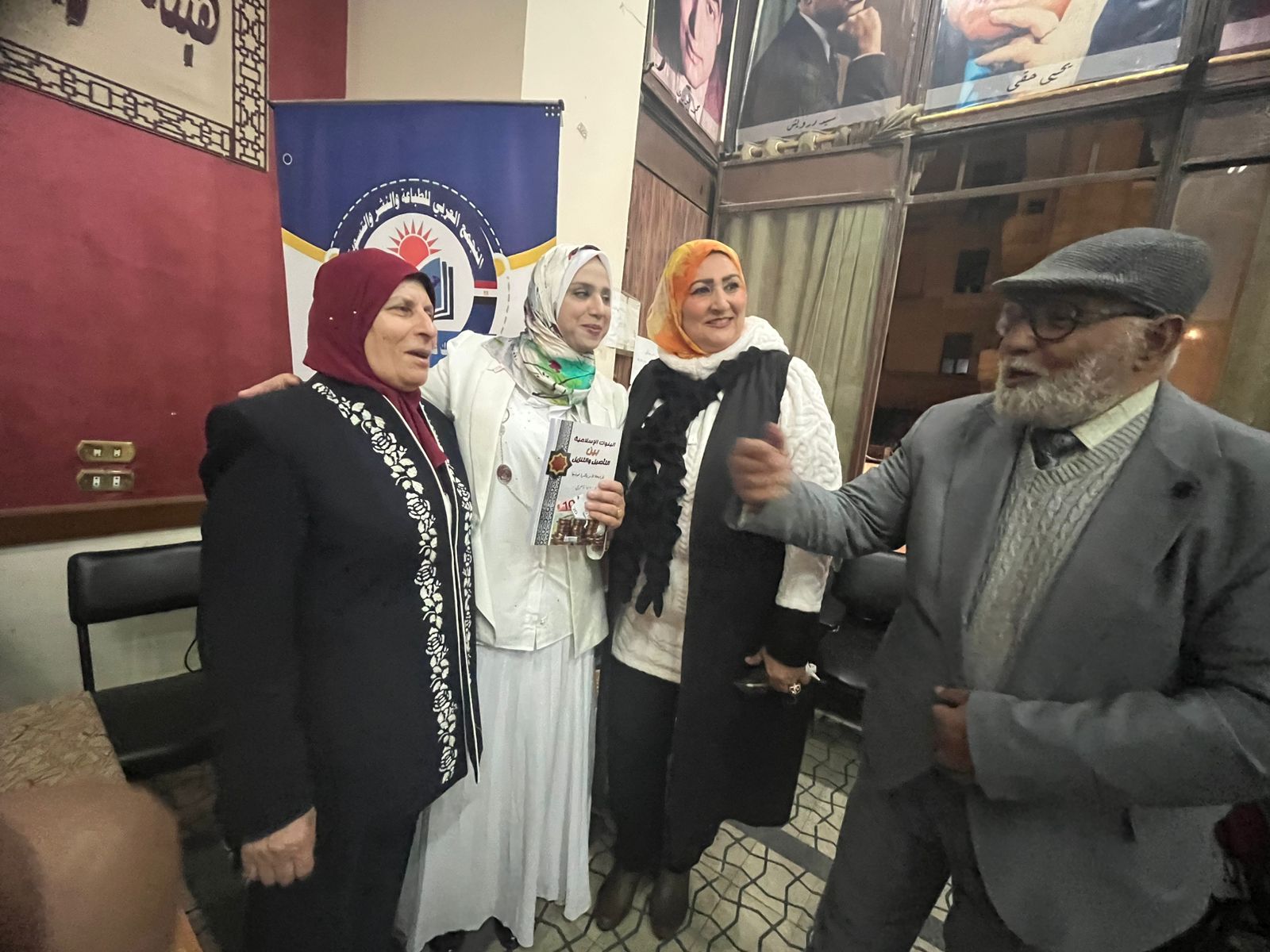 تكريم الدكتورة دنيا تامري كضيفة شرف في المعرض الدولي للكتاب بالقاهرة.. إسهامات علمية بارزة في الفقه والاقتصاد الإسلامي 6 IMG 20250217 WA0179 1