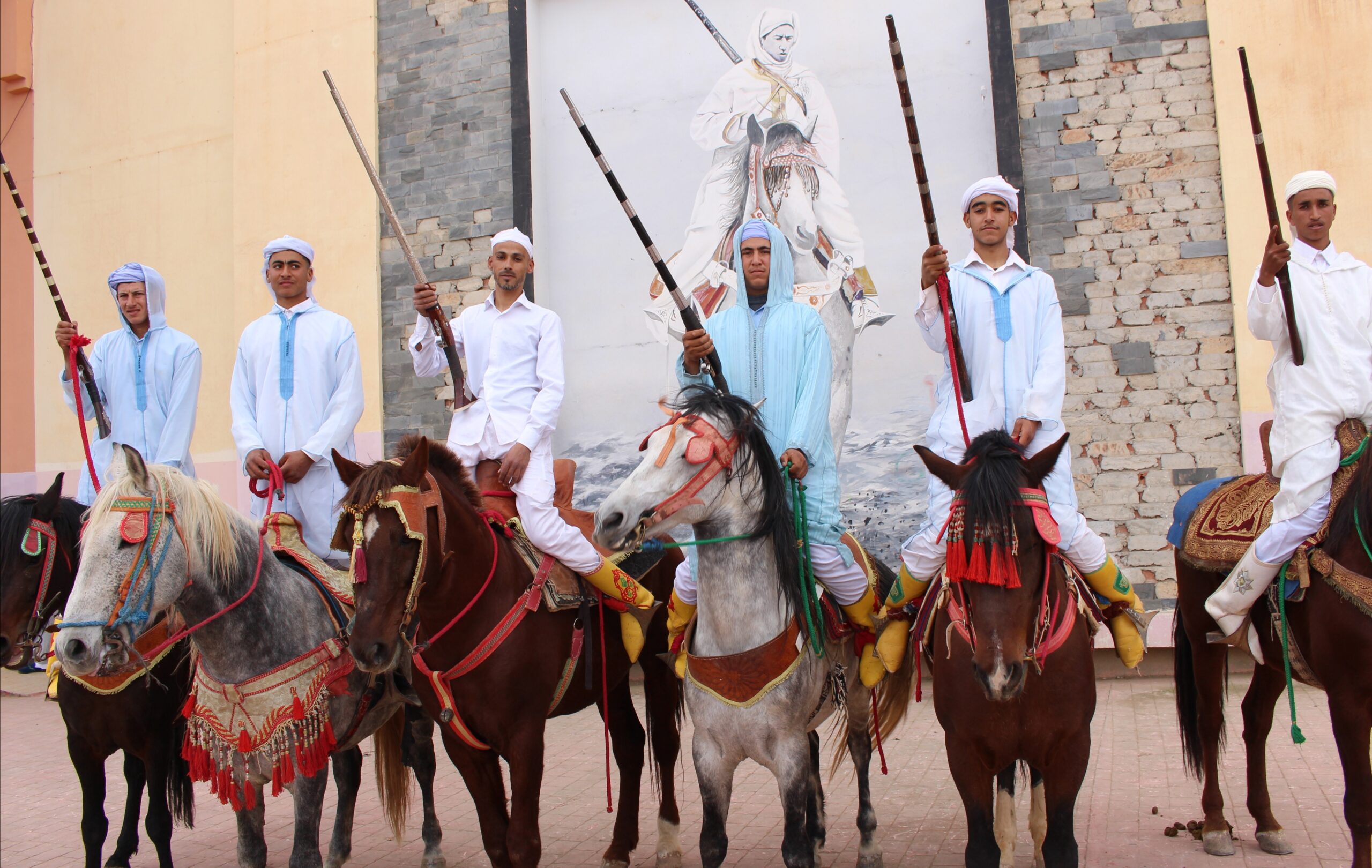 ساحة المسيرة بتاوريرت تحتضن افتتاح المعرض الجهوي للصناعة التقليدية في جو احتفالي بهيج 9 IMG 20250223 160630 scaled