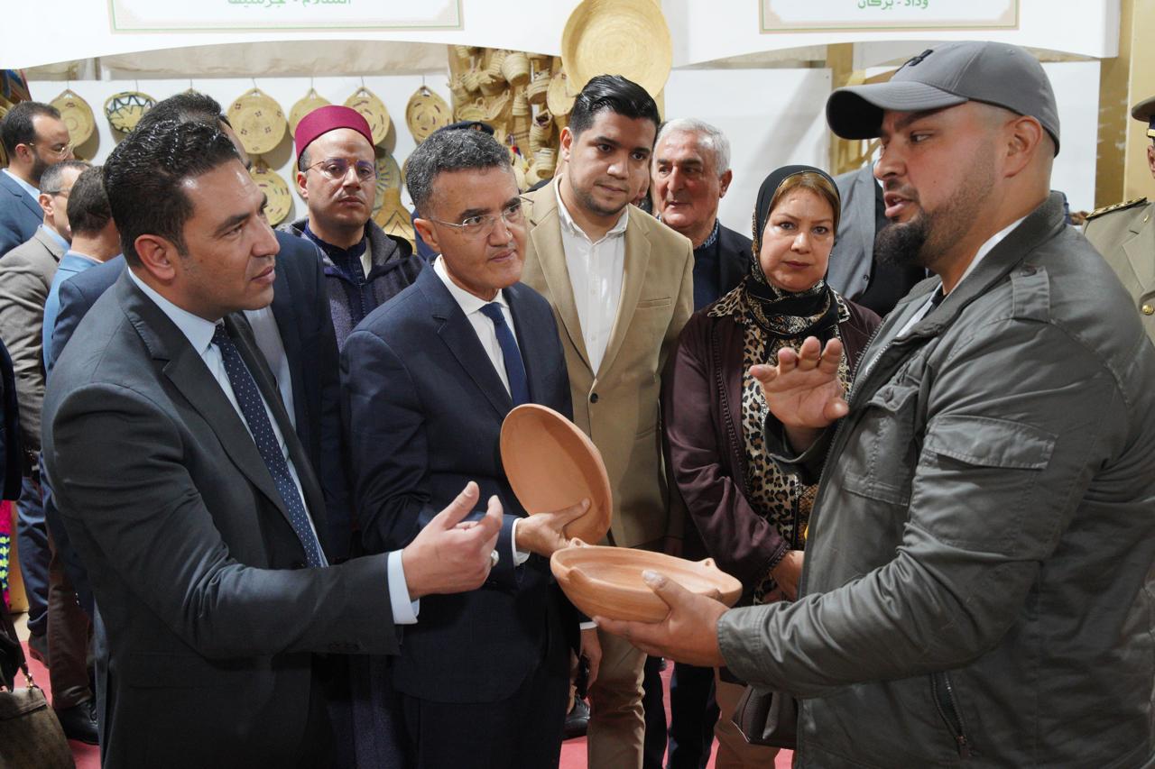 رئيس مجلس جهة الشرق محمد بوعرورو يدشن المعرض المتنقل للاقتصاد الاجتماعي والتضامني بالناظور 4 1000040648