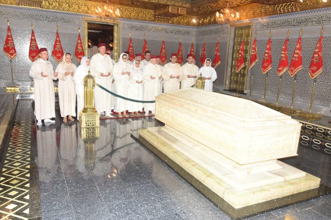 وفد من حزب الأصالة والمعاصرة بحضور السيد محمد بوعرورو يزور ضريح محمد الخامس إحياءً لذكراه 4 FB IMG 1741739624124