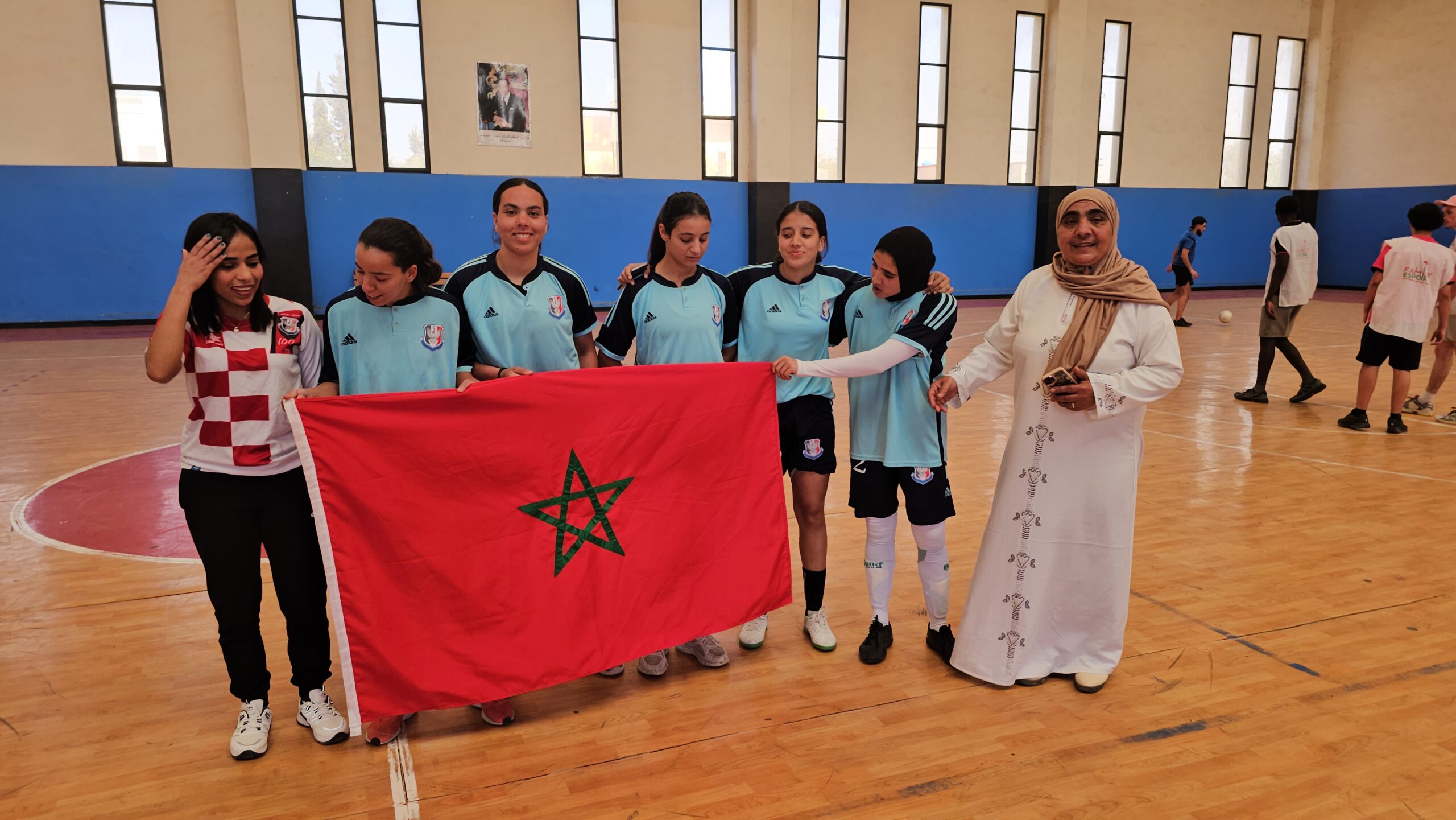 بندرار تحتضن نشاطًا دوليًا مميزًا من تنظيم جمعية "Familles Espoirs" برئاسة فتيحة بنعامر 5 1000076771 scaled