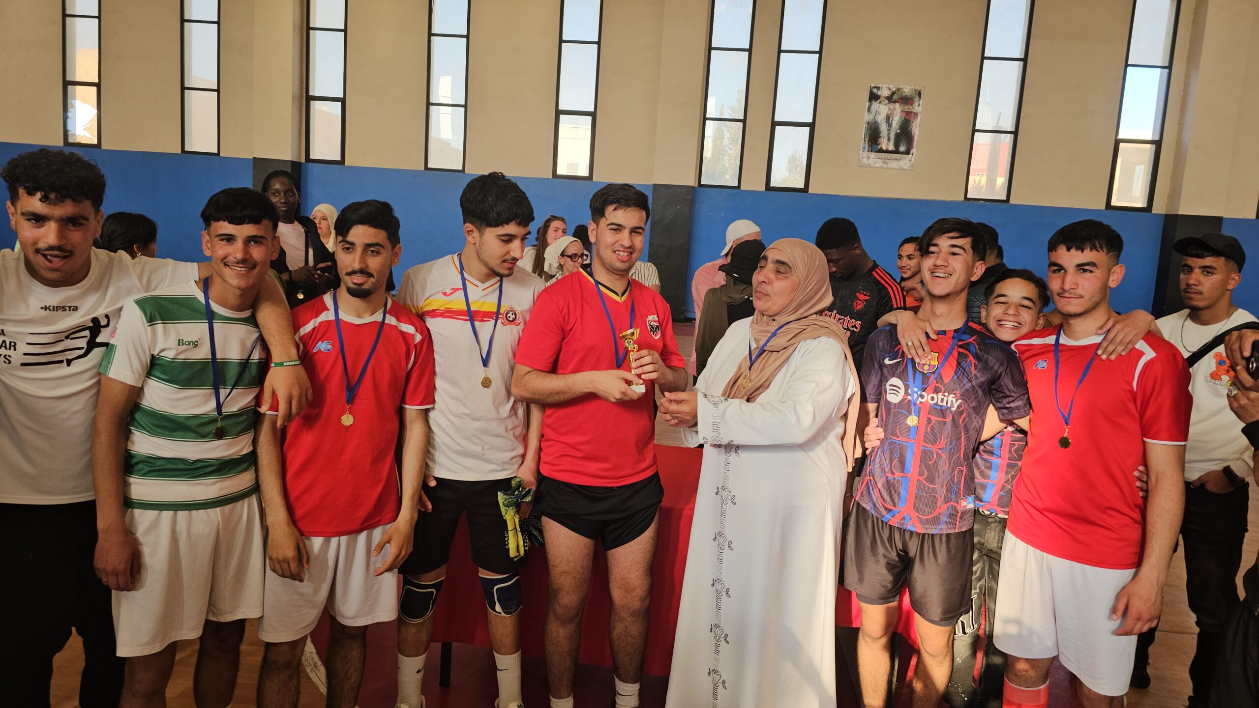 بندرار تحتضن نشاطًا دوليًا مميزًا من تنظيم جمعية "Familles Espoirs" برئاسة فتيحة بنعامر 2 1000077095 scaled
