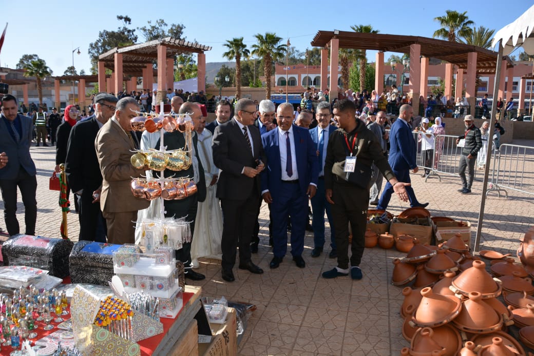 عامل إقليم جرادة يشرف على افتتاح المعرض الجهوي للصناعة التقليدية 6 1000105571