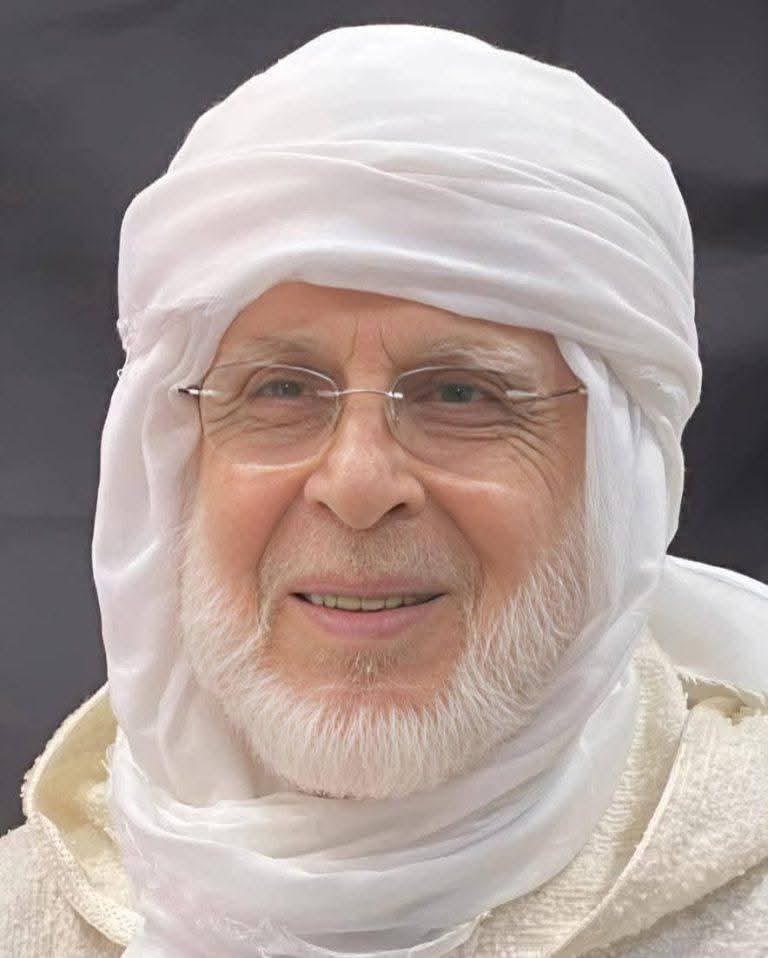 نقل سيدي جمال شيخ الطريقة القادرية البودشيشية إلى المستشفى العسكري بالرباط 2 FB IMG 1743978105236