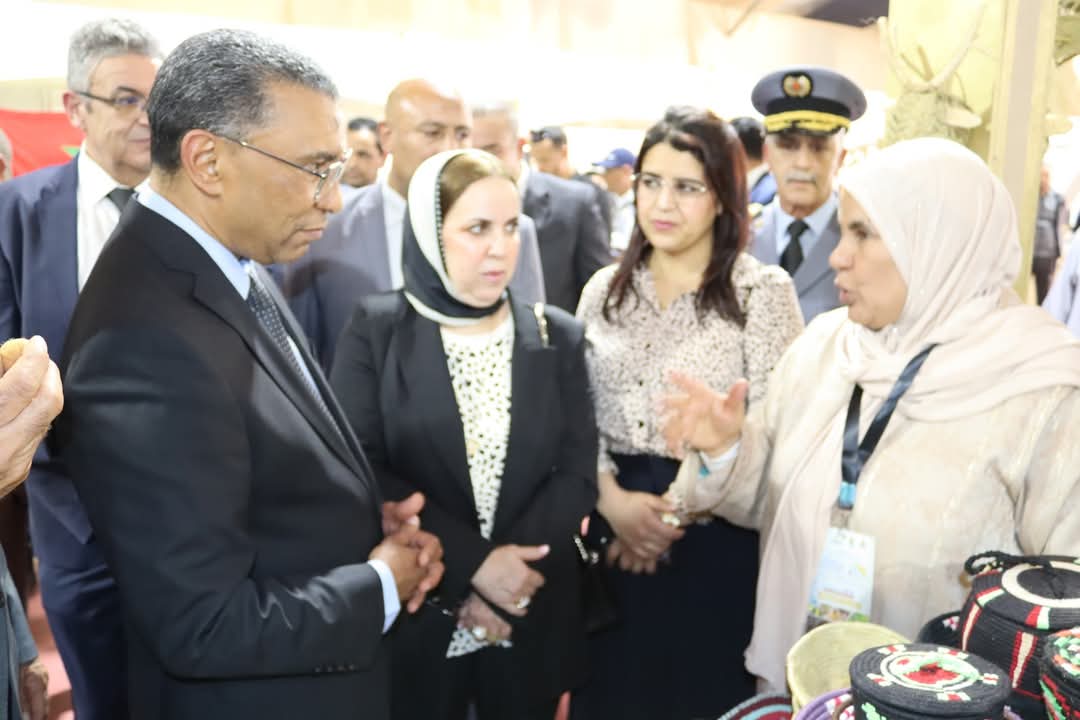 السيد عامل إقليم فجيج وخديجة دويري يفتتحان فعاليات معرض الأسواق المتنقلة للاقتصاد الاجتماعي ببوعرفة 5 FB IMG 1744416149687