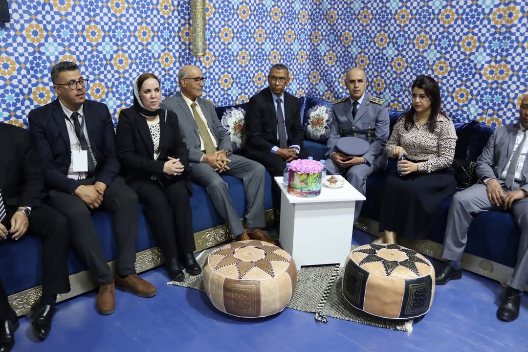 السيد عامل إقليم فجيج وخديجة دويري يفتتحان فعاليات معرض الأسواق المتنقلة للاقتصاد الاجتماعي ببوعرفة 3 FB IMG 1744416205584