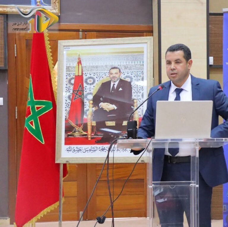 الأستاذ الطاهر بالحضري يبرز دور الإعلام في إسناد المناحي الإيجابية في التشجيع الرياضي... 1 IMG 20250428 WA01141