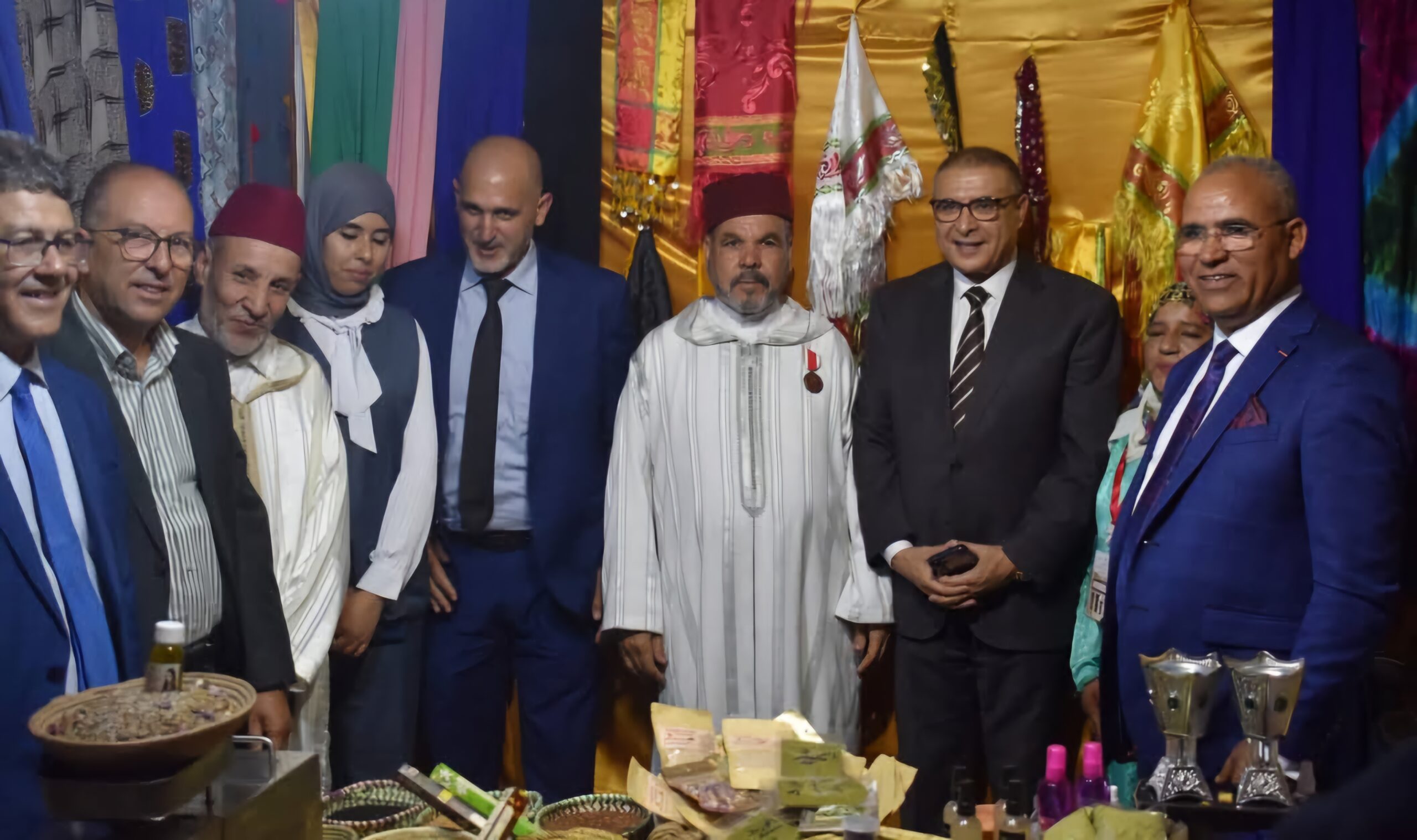 توشيح السيد عبد الله حكيمي بوسام ملكي.. تكريم مستحق لمسار حافل بالعطاء في خدمة الصناعة التقليدية 3 1000120722 3 scaled