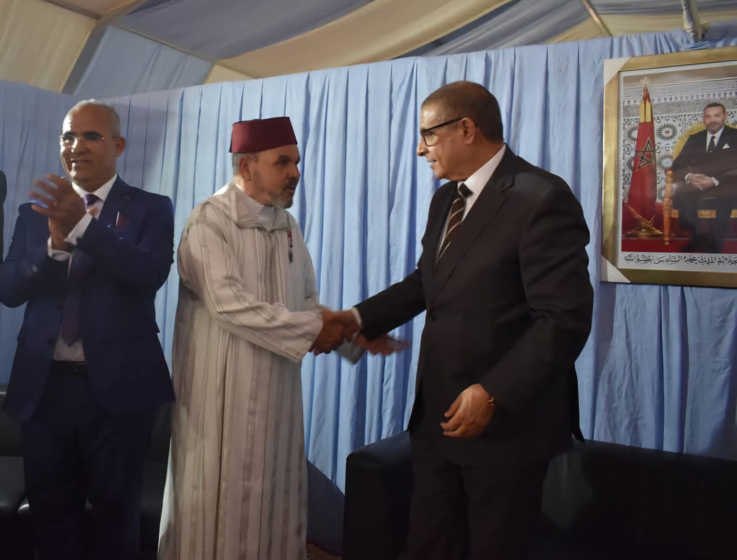 توشيح السيد عبد الله حكيمي بوسام ملكي.. تكريم مستحق لمسار حافل بالعطاء في خدمة الصناعة التقليدية 2 1000120738 scaled