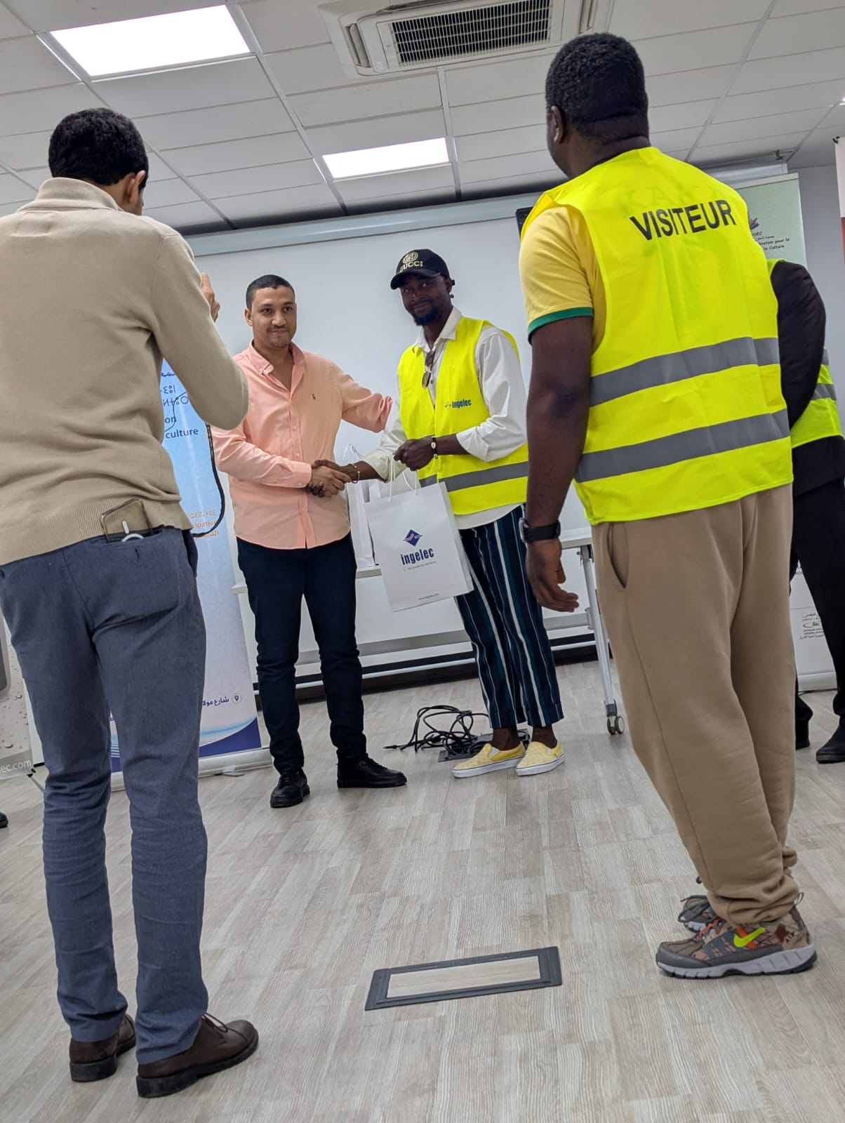 زيارة ميدانية لشركة "إنجليك" لفائدة الشباب المهاجرين في إطار مشروع "مساعدة وإدماج المهاجر 2 5 1000124892