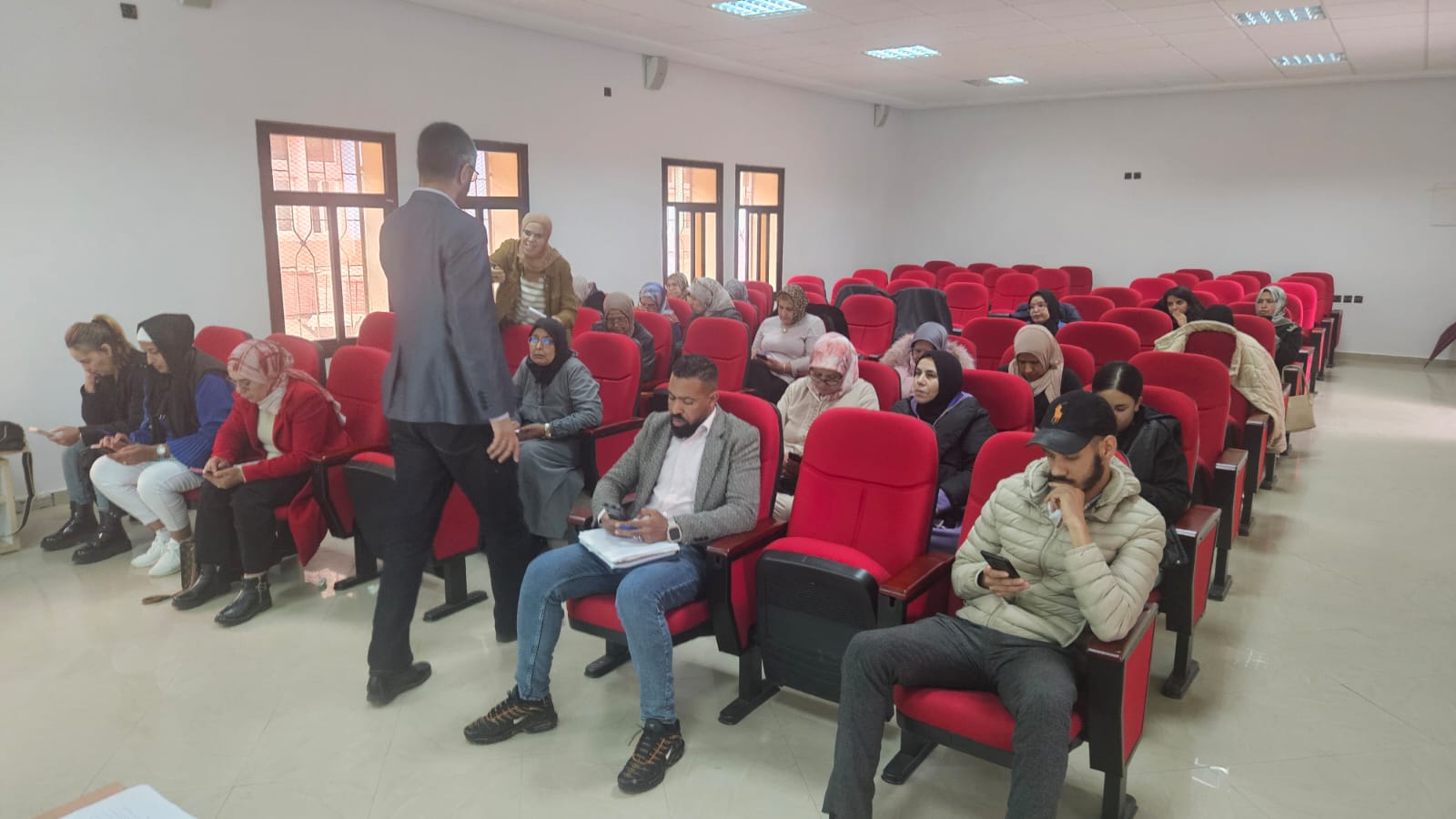 ورقة صحفية حول التكوين الجهوي لمكوني الكبار في إطار محاربة الأمية (2023-2027) 6 1000145309