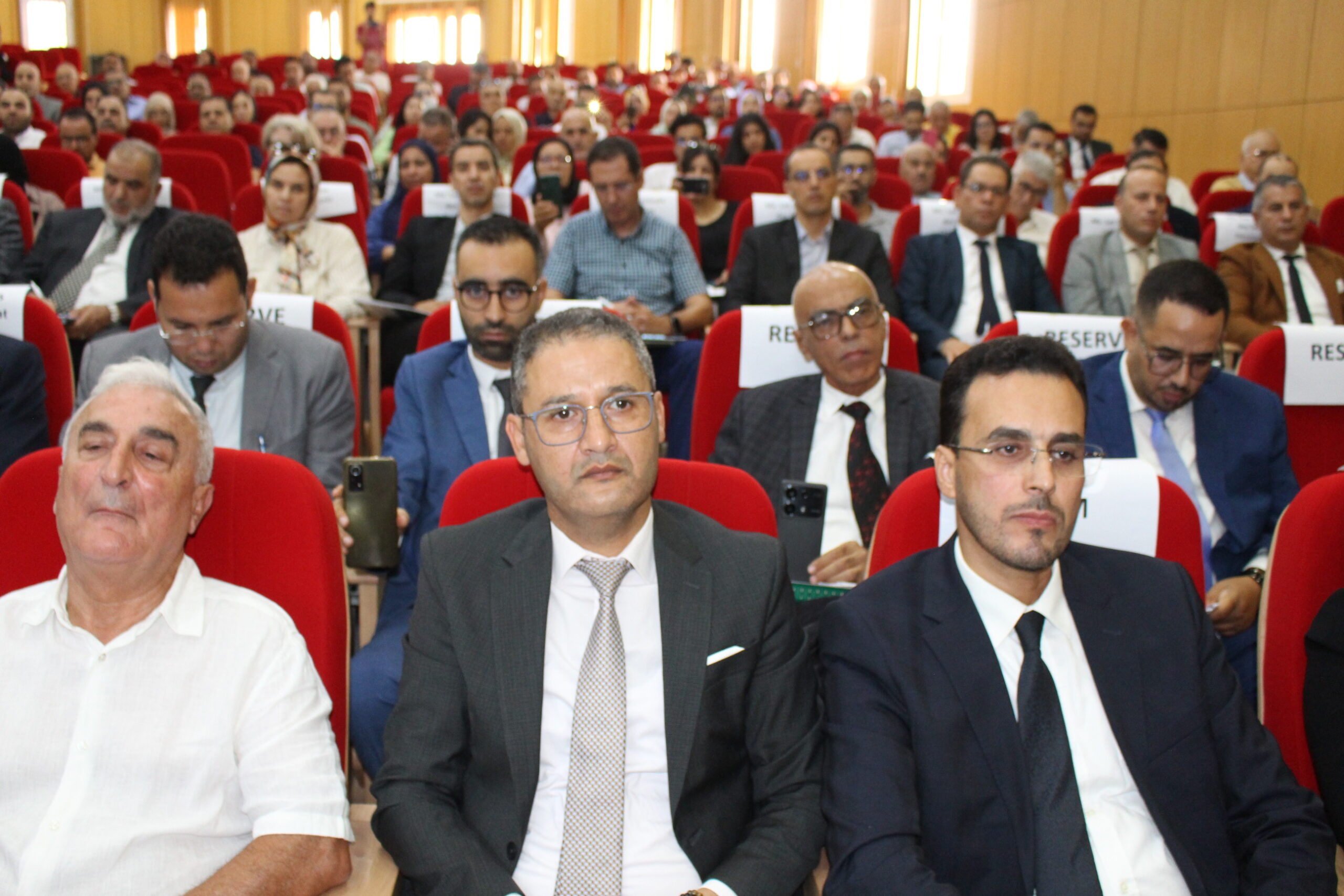 اللقاءات الجهوية التواصلية تحل بجهة الشرق لتقديم برنامج تنمية التجارة الخارجية 2025-2027 5 1000128695 scaled