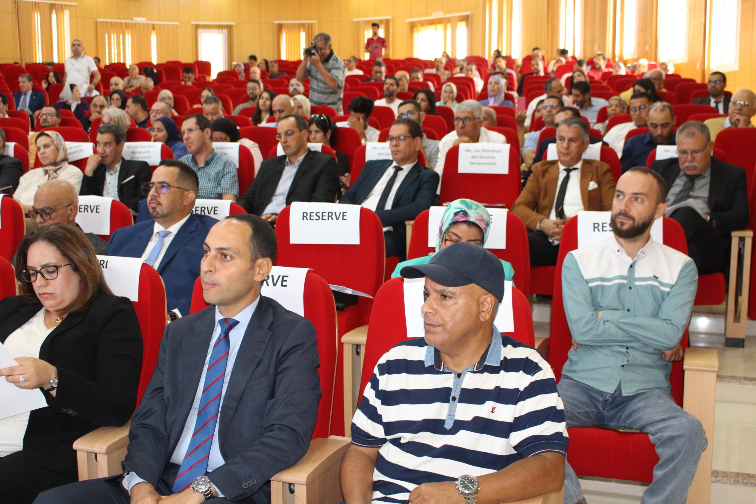 اللقاءات الجهوية التواصلية تحل بجهة الشرق لتقديم برنامج تنمية التجارة الخارجية 2025-2027 4 1000128725 scaled
