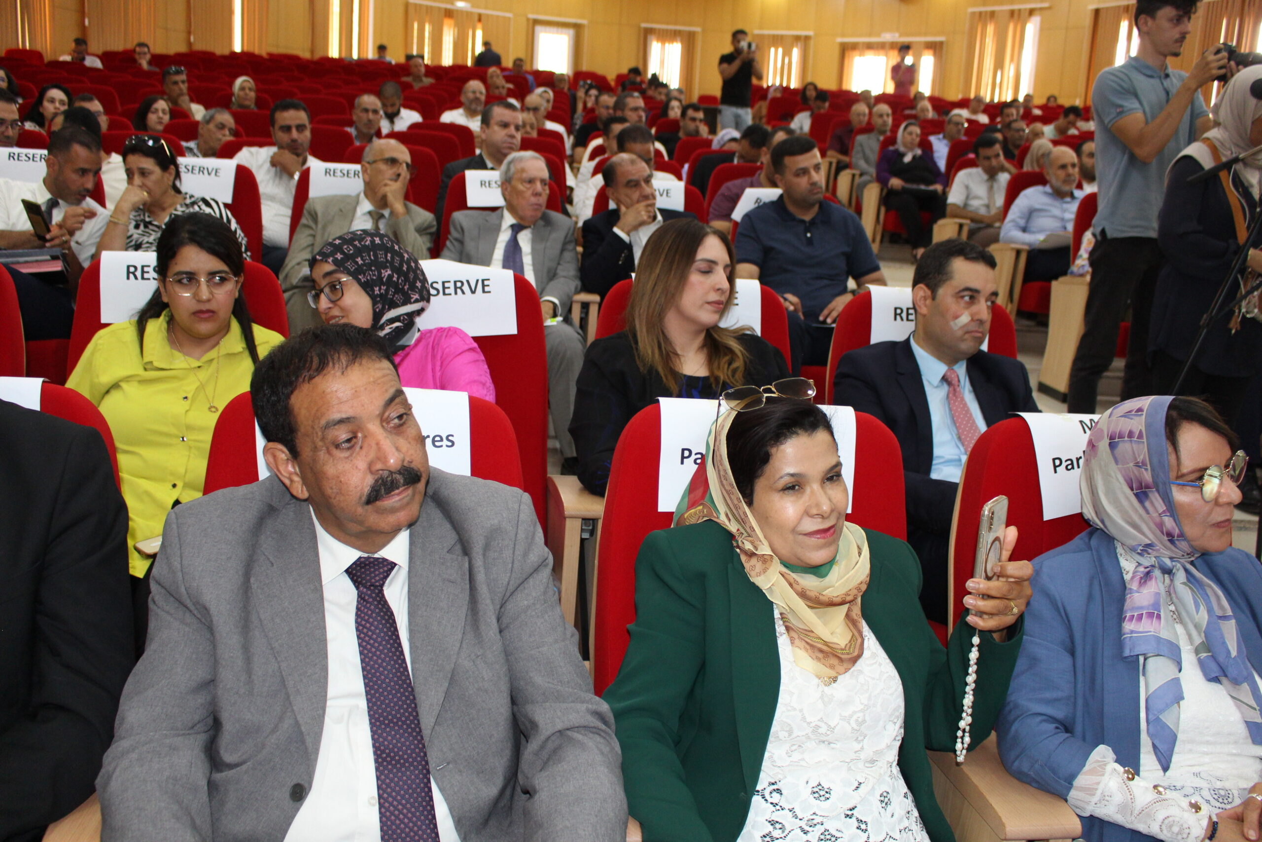 اللقاءات الجهوية التواصلية تحل بجهة الشرق لتقديم برنامج تنمية التجارة الخارجية 2025-2027 8 1000128778 scaled