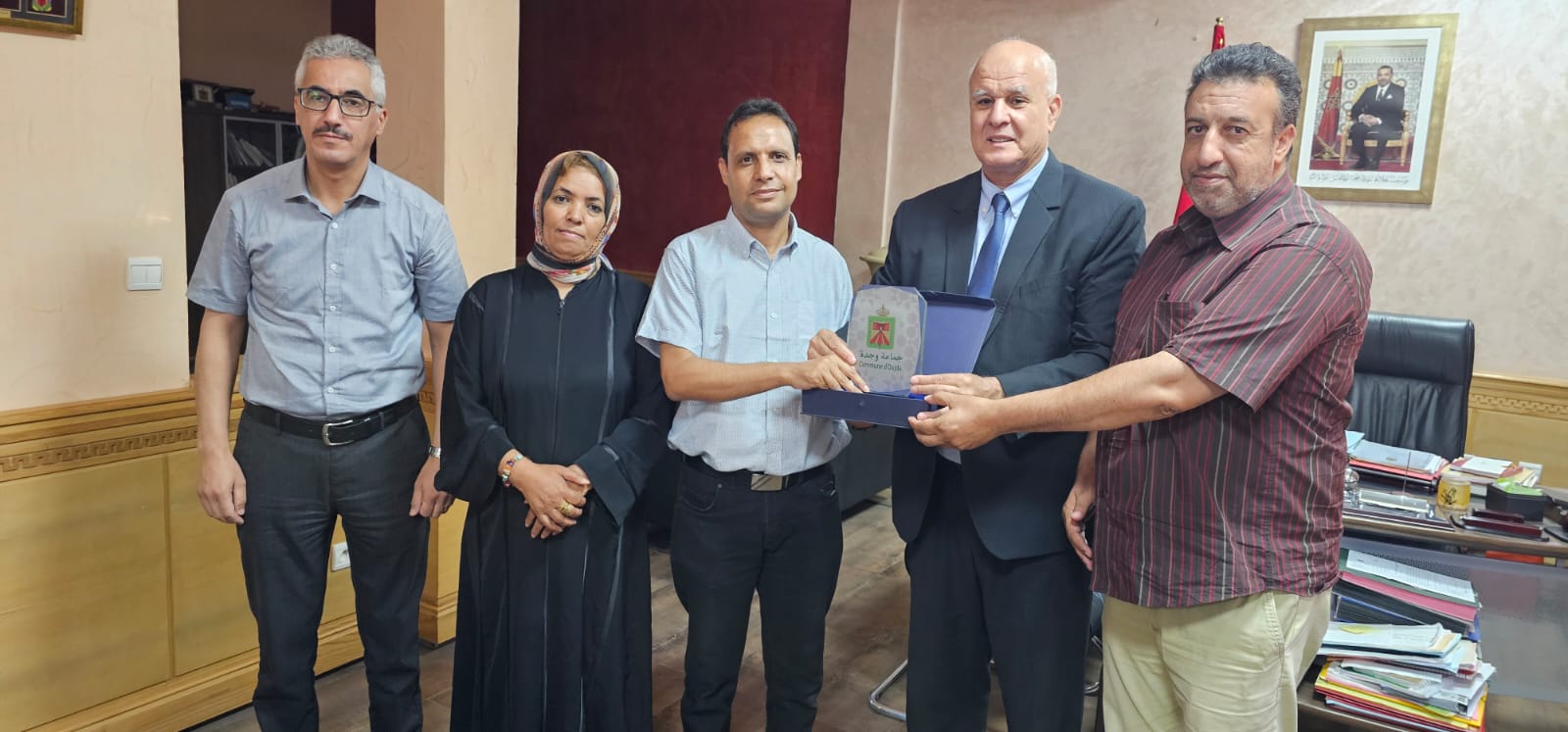 وجدة تكرم قاماتها الفكرية… درع الجماعة للكاتب الصحفي منير الحردول عرفاناً بعطاءه الإعلامي 2 IMG 20250703 WA0013