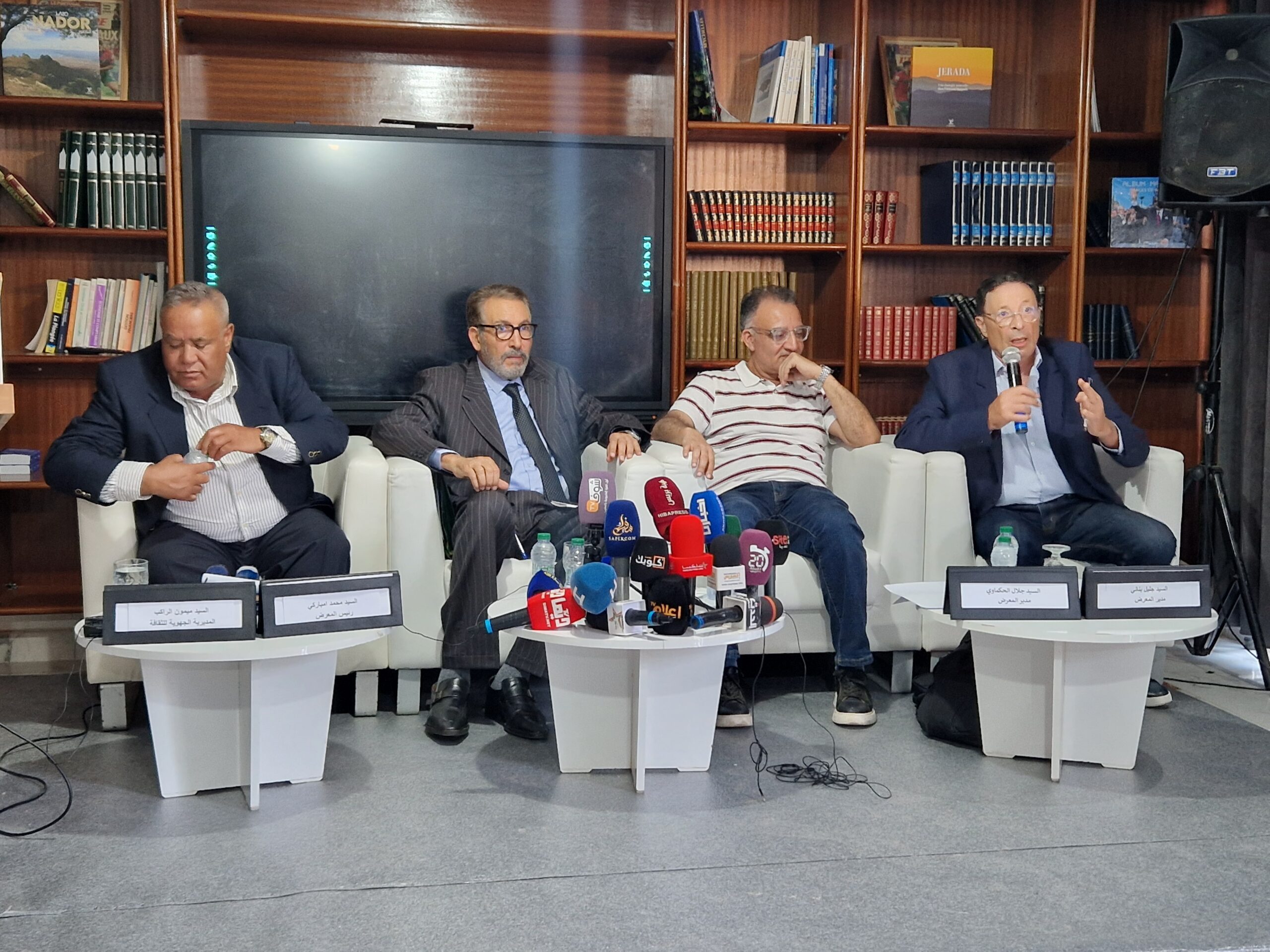في رحاب وجدة.. المعرض المغاربي للكتاب “آداب مغاربية” يجمع بين الكلمة واللون ويحول المدينة إلى منصة للفكر والحوار والانفتاح 3 1000013731 scaled