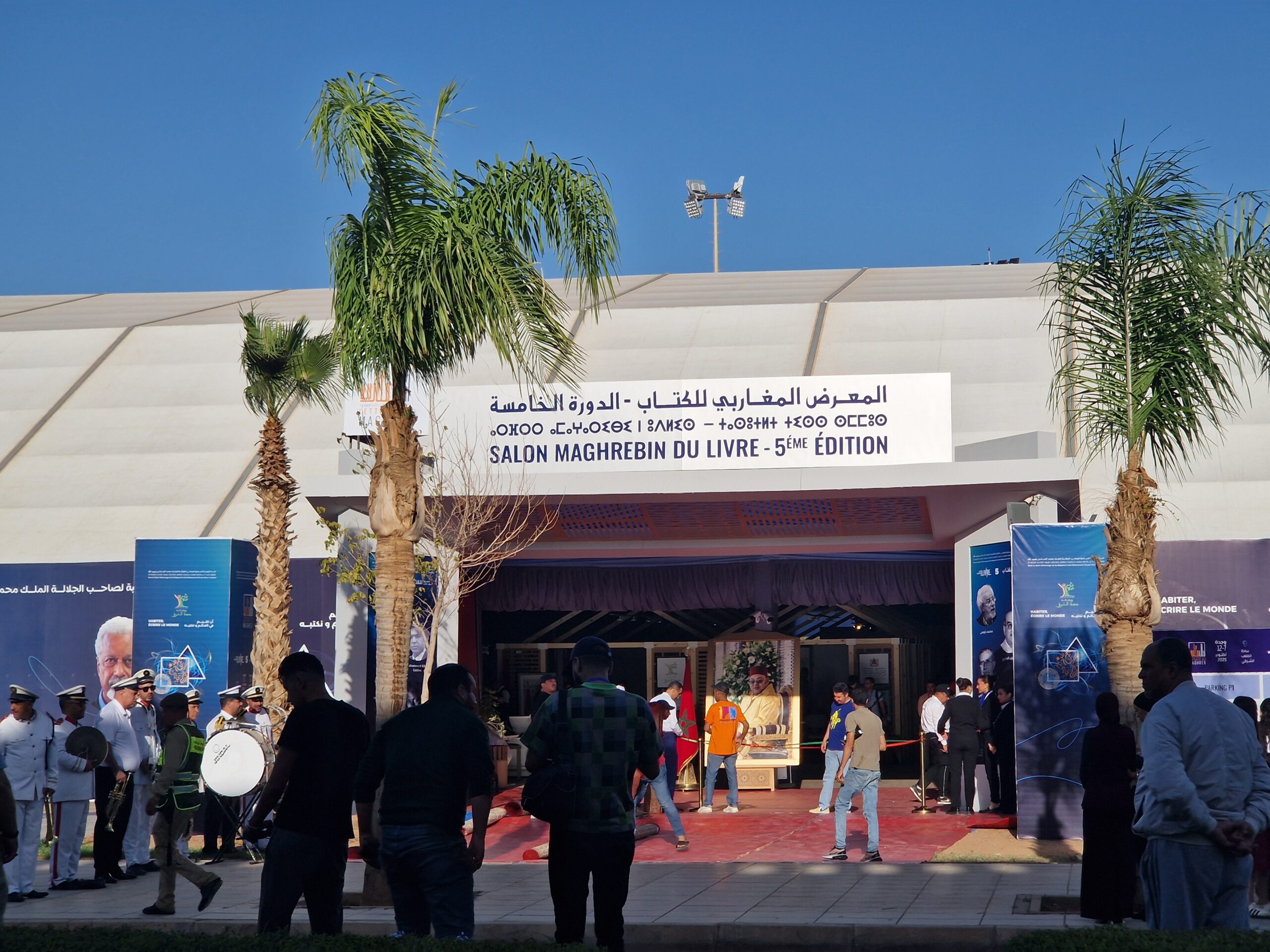 وجدة تفتتح الدورة الخامسة للمعرض المغاربي للكتاب بحضور والي جهة الشرق وشخصيات بارزة 2 1000013843 scaled