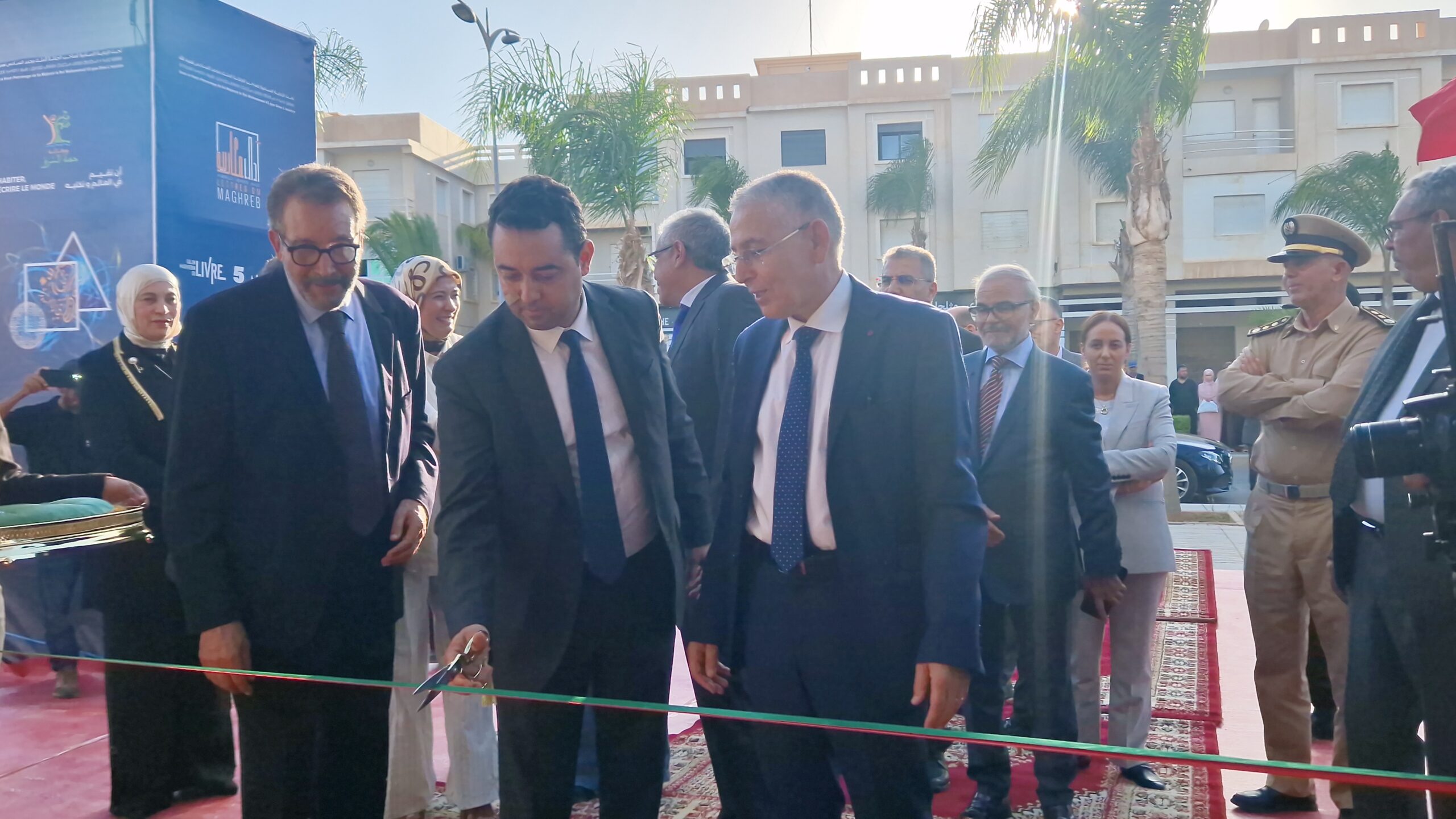 وجدة تفتتح الدورة الخامسة للمعرض المغاربي للكتاب بحضور والي جهة الشرق وشخصيات بارزة 3 1000013867 scaled