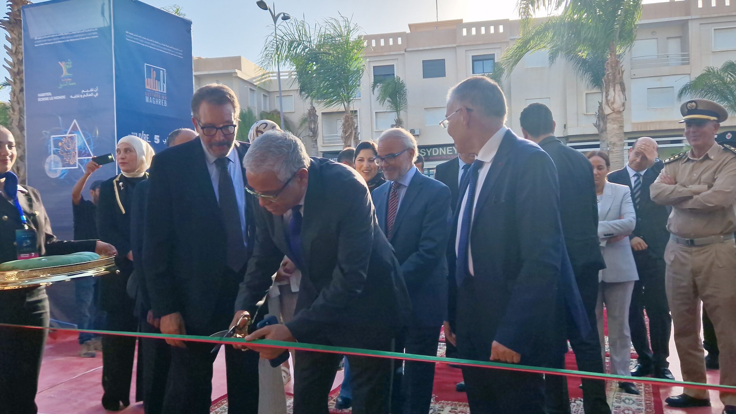 وجدة تفتتح الدورة الخامسة للمعرض المغاربي للكتاب بحضور والي جهة الشرق وشخصيات بارزة 4 1000013874 scaled
