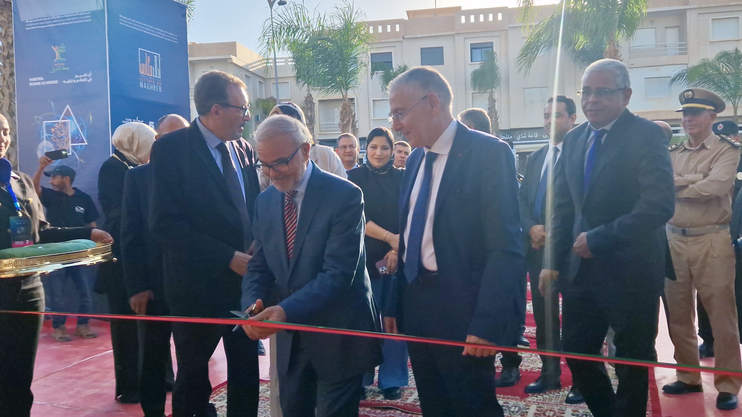 وجدة تفتتح الدورة الخامسة للمعرض المغاربي للكتاب بحضور والي جهة الشرق وشخصيات بارزة 5 1000013877 scaled