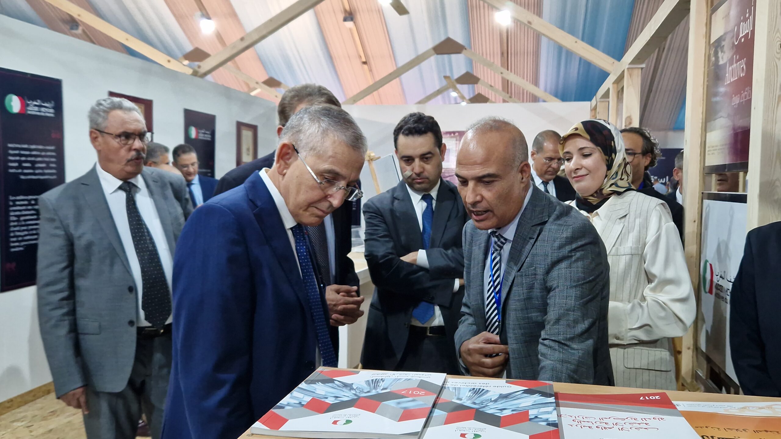 وجدة تفتتح الدورة الخامسة للمعرض المغاربي للكتاب بحضور والي جهة الشرق وشخصيات بارزة 7 1000013907 scaled
