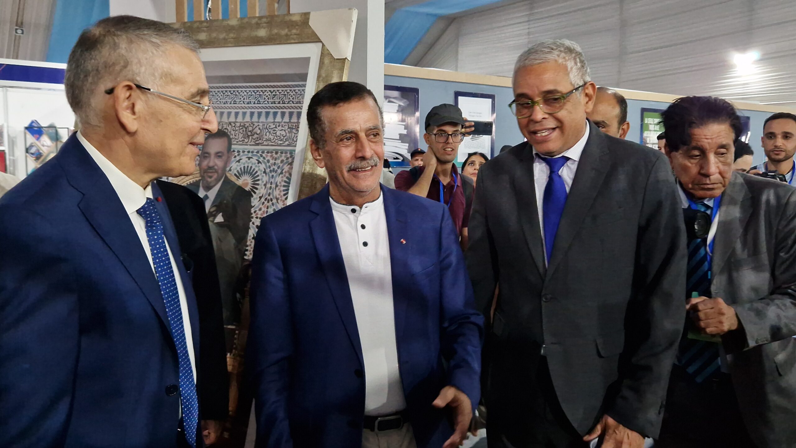 وجدة تفتتح الدورة الخامسة للمعرض المغاربي للكتاب بحضور والي جهة الشرق وشخصيات بارزة 8 1000013954 scaled
