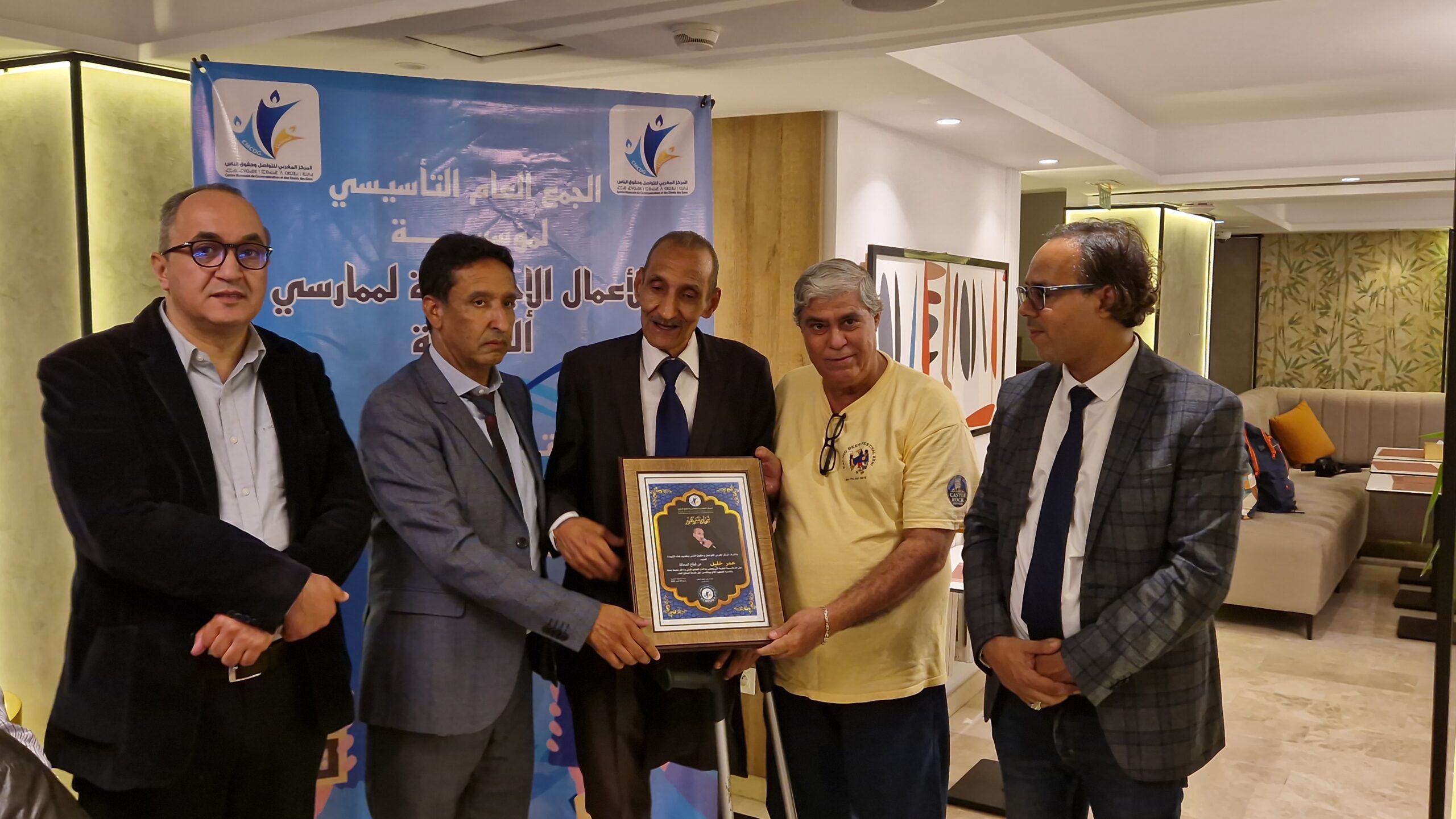 وجدة.. الجمع التأسيسي لمؤسسة الأعمال الاجتماعية لممارسي الصحافة في أجواء احتفاء وتكريم وتأكيد على التضامن المهني 12 1000014673 scaled