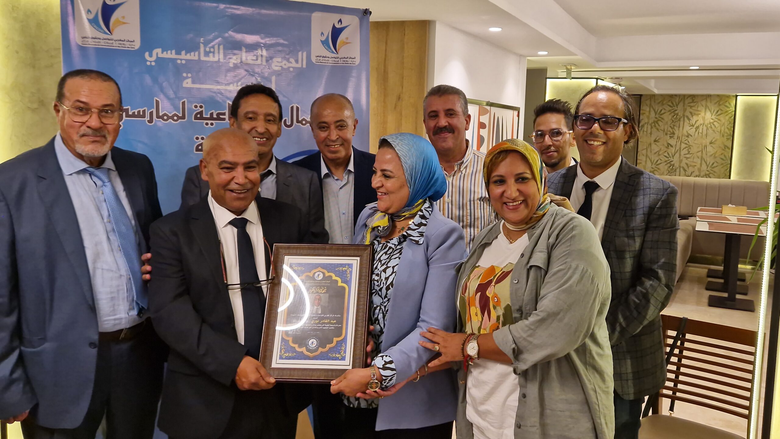 وجدة.. الجمع التأسيسي لمؤسسة الأعمال الاجتماعية لممارسي الصحافة في أجواء احتفاء وتكريم وتأكيد على التضامن المهني 11 1000014698 scaled