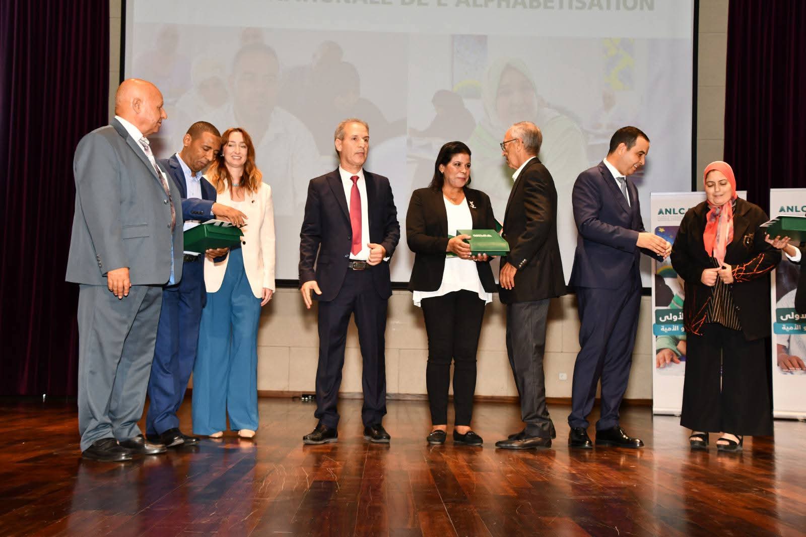 جمعية ACODEC تتوج بالجائزة الوطنية لمحاربة الأمية على صعيد جهة الشرق 4 1000016064