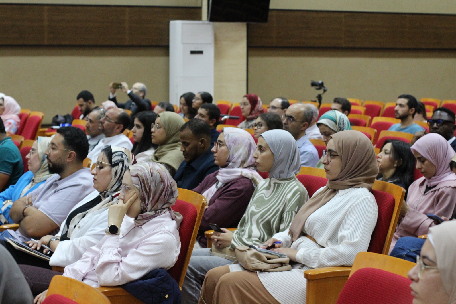 انتصار حدية تترأس ندوة “الذكاء الاصطناعي في الصحة” بجامعة محمد الأول بوجدة… تكامل أم استبدال؟ 5 1000017527