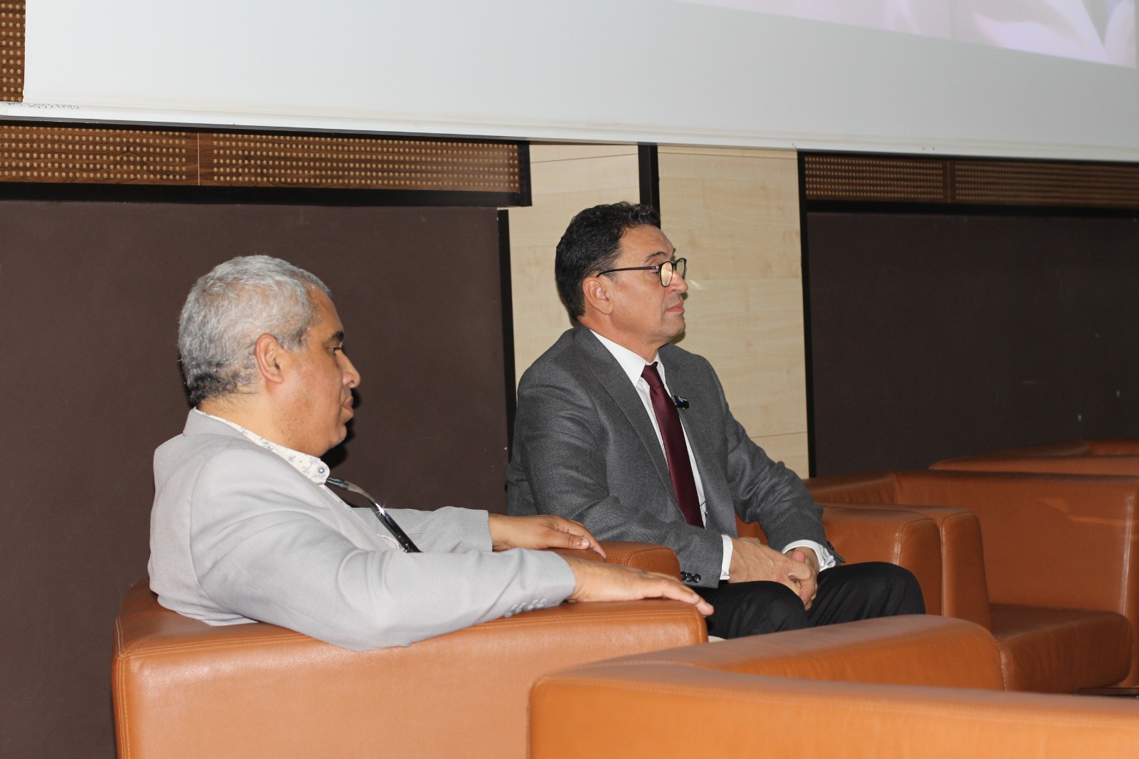 انتصار حدية تترأس ندوة “الذكاء الاصطناعي في الصحة” بجامعة محمد الأول بوجدة… تكامل أم استبدال؟ 4 1000017539