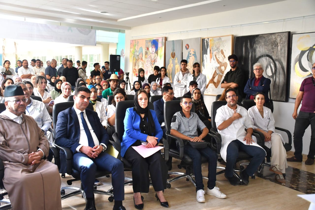 في مبادرة إنسانية رائدة.. المستشفى الجامعي بوجدة يختتم أيام التوعية بالتبرع بالأعضاء بمناقشات تجمع الطب والدين والقانون 3 1000018766