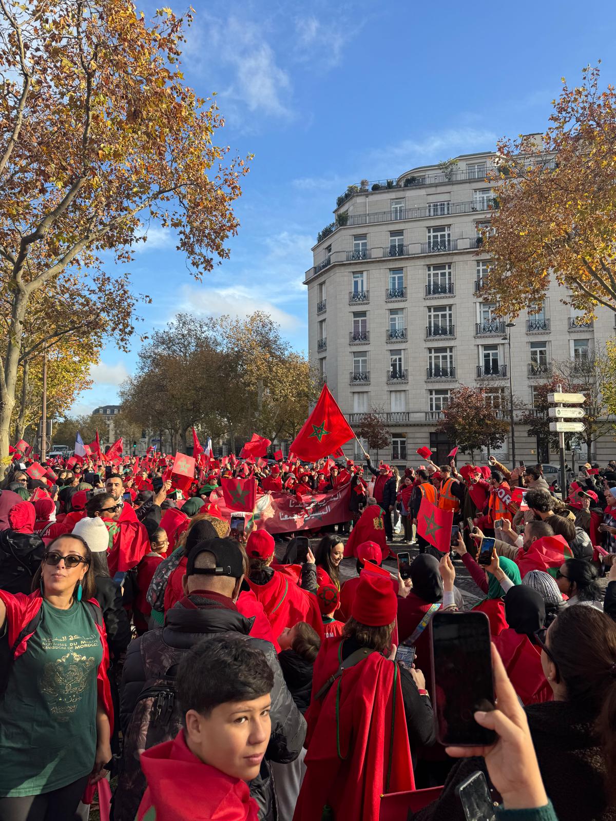 باريس تحتفي بالذكرى الخمسين للمسيرة الخضراء تحت شعار: "المغرب يوحّدنا، والمسيرة تجمعنا" 2 1000022543