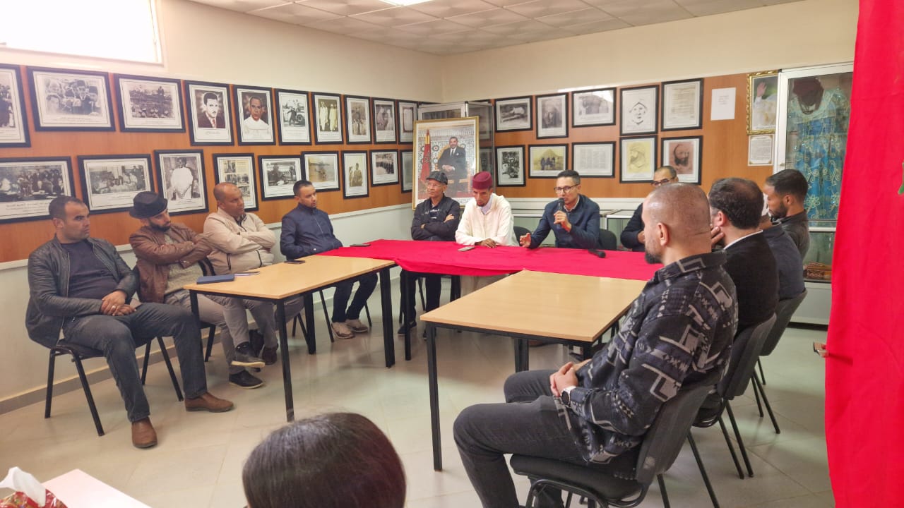 عين بني مطهر تحتفي بالمسيرة الخضراء بندوة حول الحكم الذاتي 3 1000022964