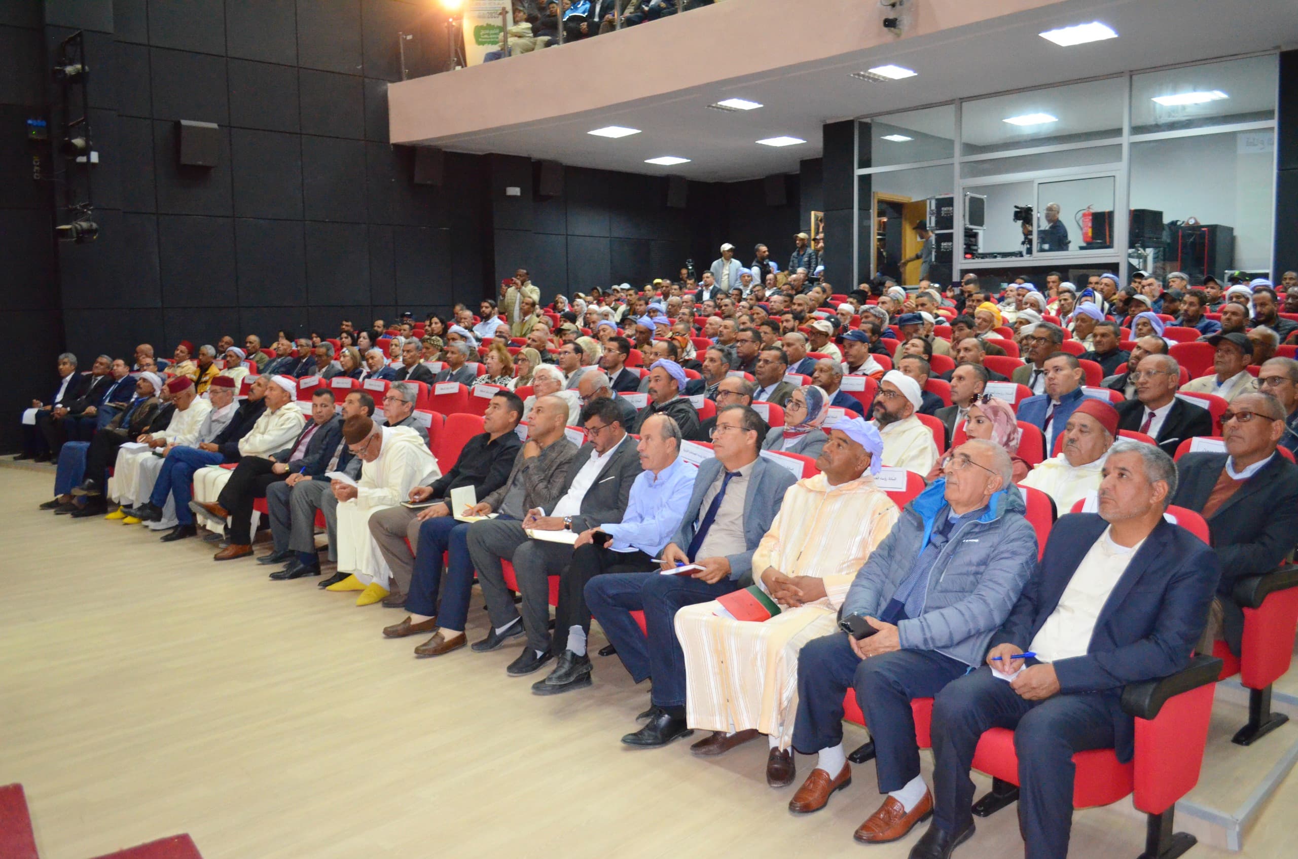 إقليم فجيج يحتضن لقاءً تشاوريًا موسعًا لإعداد جيل جديد من برنامج التنمية الترابية المندمجة 4 1000193635