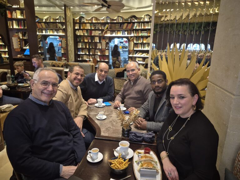 محمد قدوري، رئيس غرفة الصناعة التقليدية لجهة الشرق، في لقاء تواصلي بباريس لتعزيز إشعاع التراث المغربي 3 1000233054