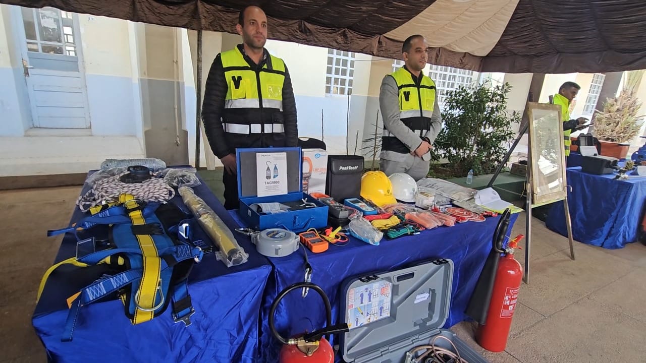 والي جهة الشرق ورئيس مجلس الجهة يشرفان على انطلاق الدورة 13 لمهرجان العلوم بوجدة 8 1000233152