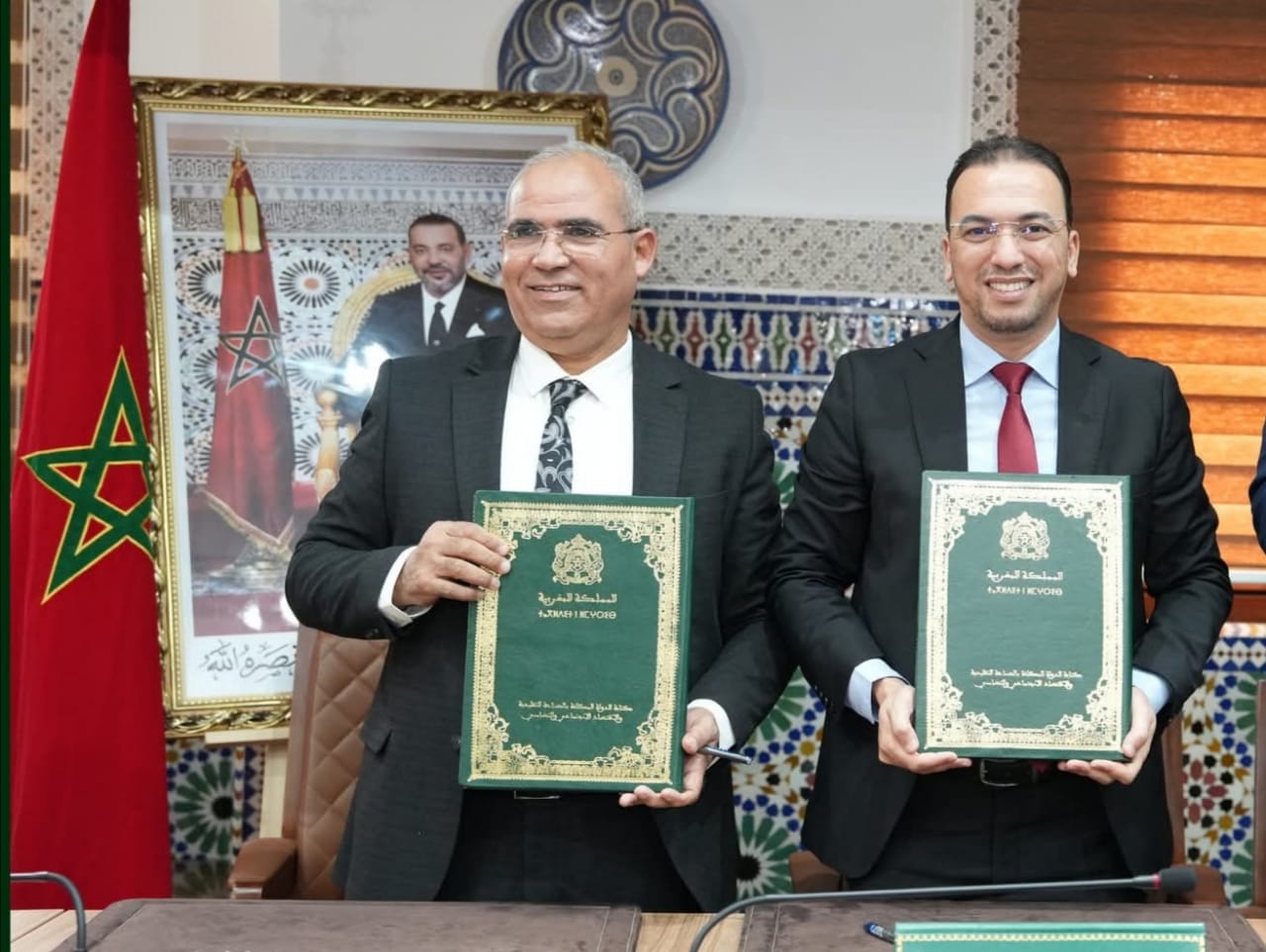 محمد قدوري يحضر مراسيم التوقيع على اتفاقيات شراكة استراتيجية لتأهيل قطاع الصناعة التقليدية 3 1000238051