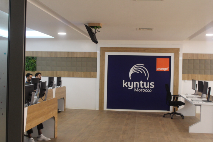 في سياق الاحتفاء بذكرى الخطاب الملكي.. الوالي يعزز التوجه الرقمي بزيارة شركة Kyntus 12 1000249116