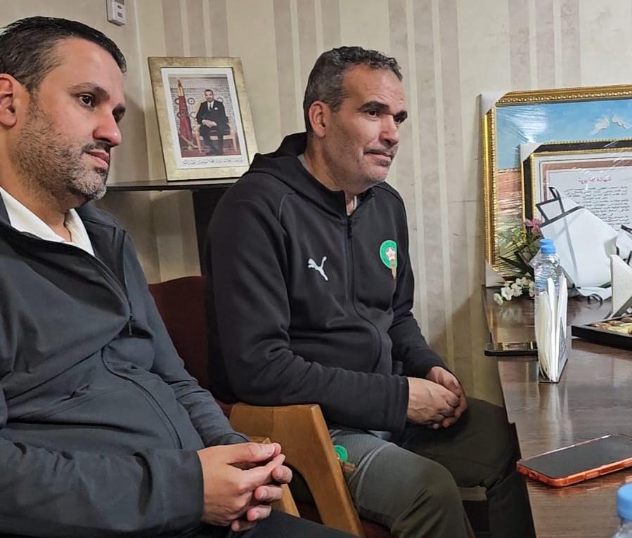 فعاليات المجتمع المدني بوجدة تفاجئ المدرب هشام الدكيك بتكريم خاص خلال لقاء غير رسمي 11 1000642235