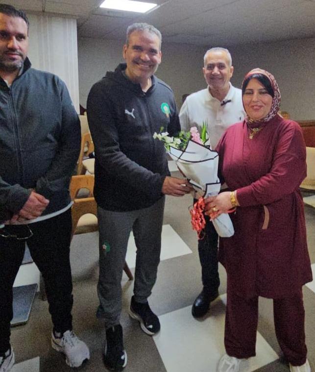 فعاليات المجتمع المدني بوجدة تفاجئ المدرب هشام الدكيك بتكريم خاص خلال لقاء غير رسمي 6 1000642236