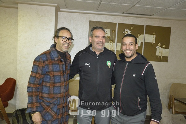 فعاليات المجتمع المدني بوجدة تفاجئ المدرب هشام الدكيك بتكريم خاص خلال لقاء غير رسمي 15 1000642256