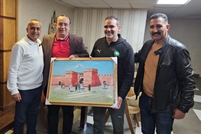 فعاليات المجتمع المدني بوجدة تفاجئ المدرب هشام الدكيك بتكريم خاص خلال لقاء غير رسمي 8 IMG 20260413 WA0125