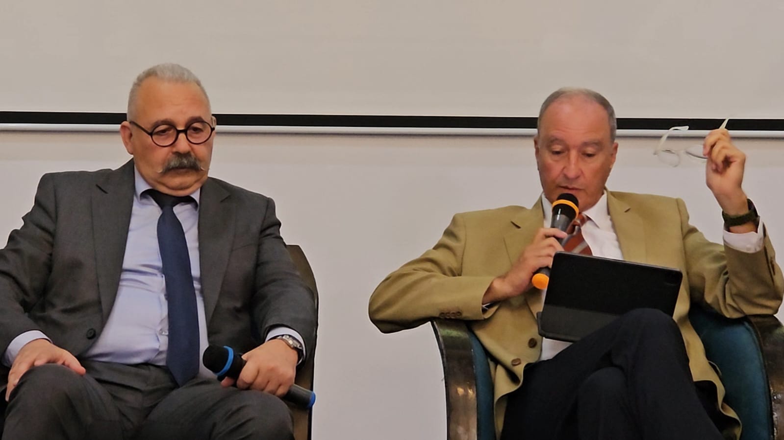 وجدة احتضنت ندوة تحسيسية وإعلامية للتعريف ببرنامج “GO SIYAHA” لدعم القطاع السياحي 11 1000297892