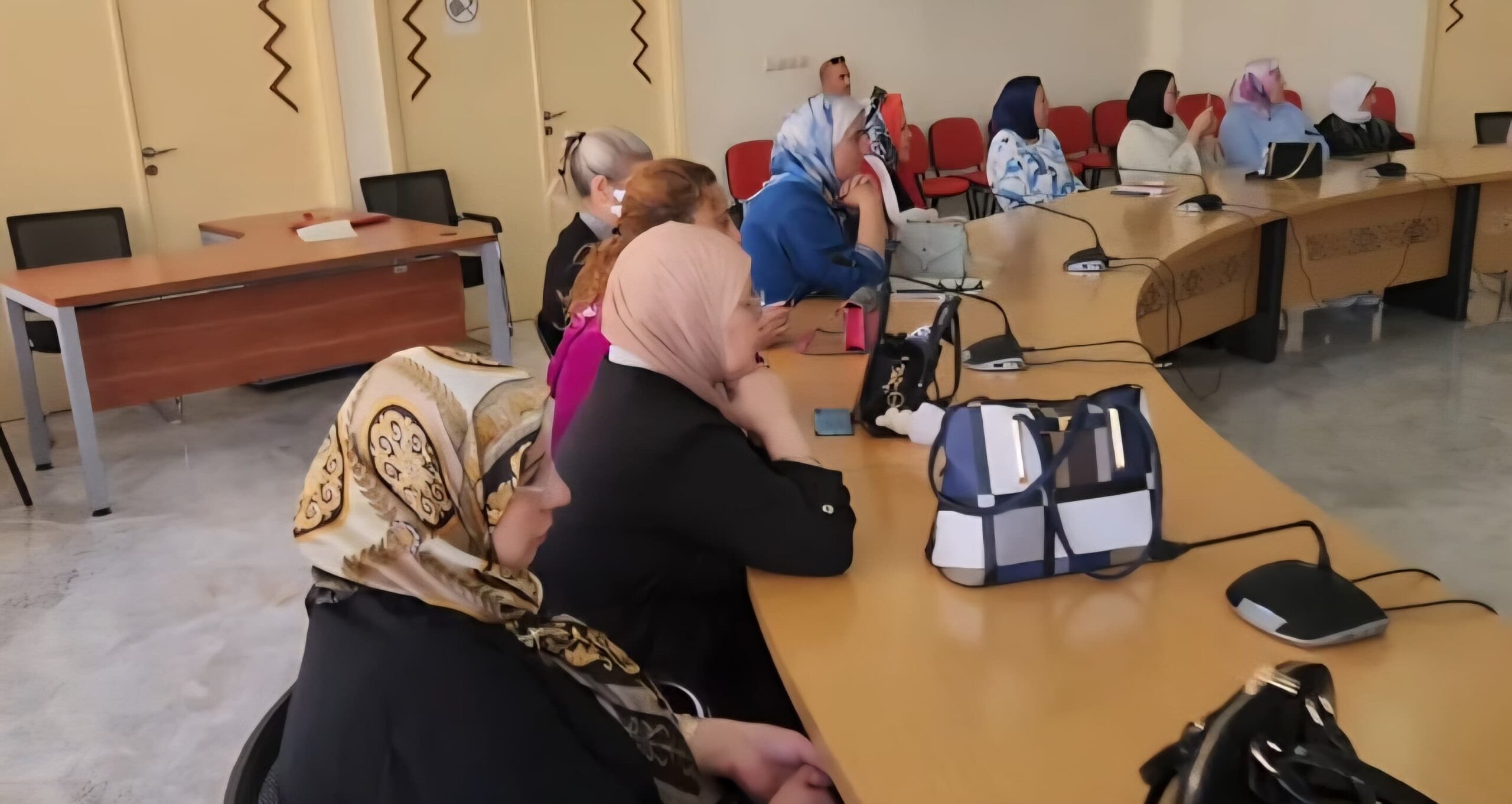 لطيفة منتبه… أول امرأة تترأس هيئة النسيج بجهة الشرق ومديرة مهرجان البلوزة الوجدية تحت الرعاية السامية 3 1000298567 scaled